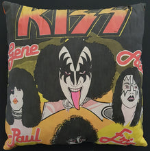 Load image into Gallery viewer, Kiss - Cushion