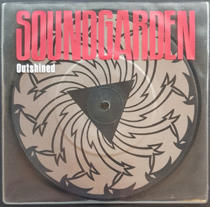 Soundgarden - Outshined