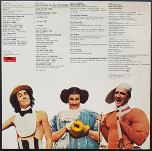 Aunty Jack (Grahame Bond) - Sings Wollongong