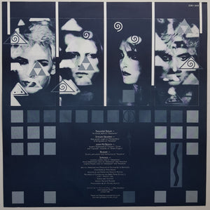 Siouxsie & The Banshees - A Kiss In The Dreamhouse
