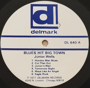 Junior Wells - Blues Hit Big Town